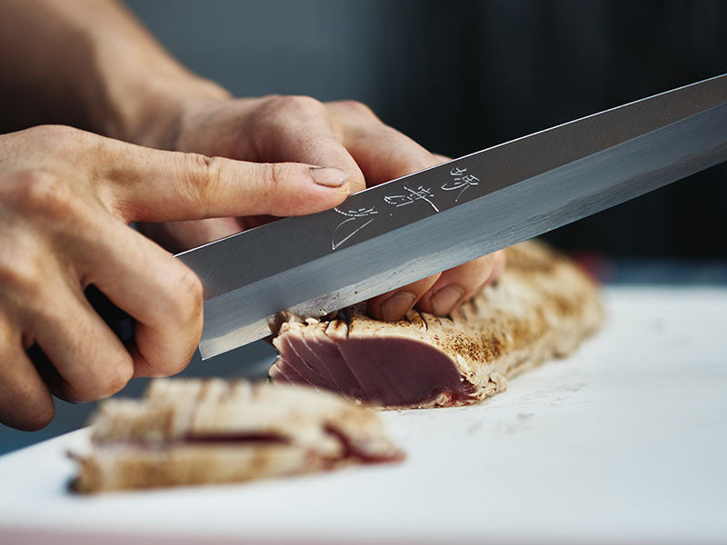 Best Sashimi Knife Guide: How to Choose the Right Yanagiba Blade